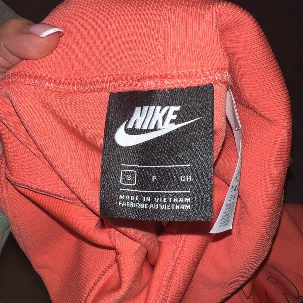 Women’s Nike Orange Athletic Shorts High-Waisted Compression - Picture 6 of 7